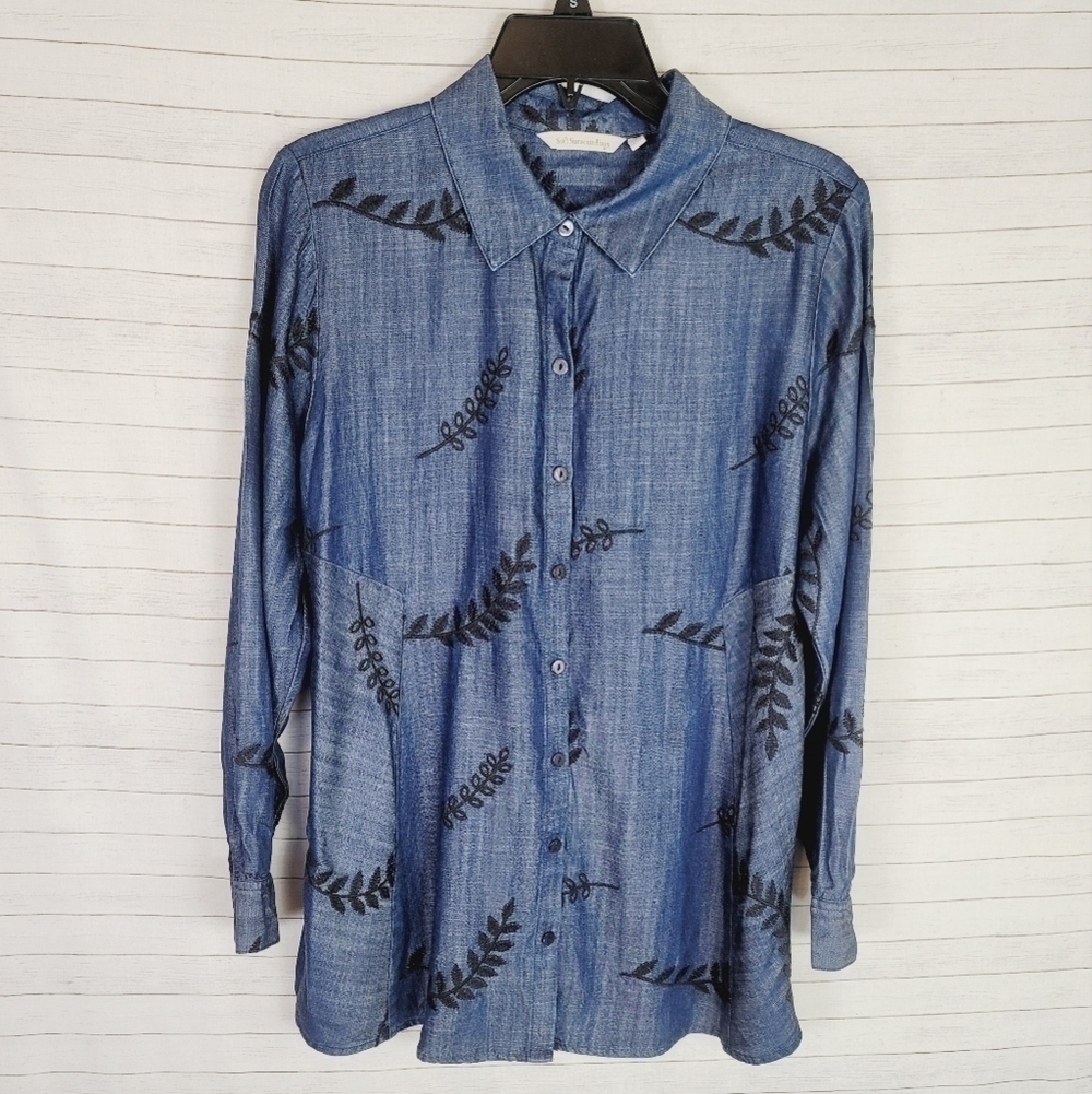 SOFT SURROUNDINGS EMBROIDERED FEATHER CHAMBRAY LONG SLEEVE BUTTON DOWN, SZ LP